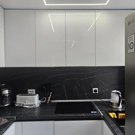 Pool House Sea View Lŭka