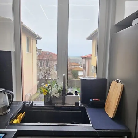 Pool House Sea View Lŭka